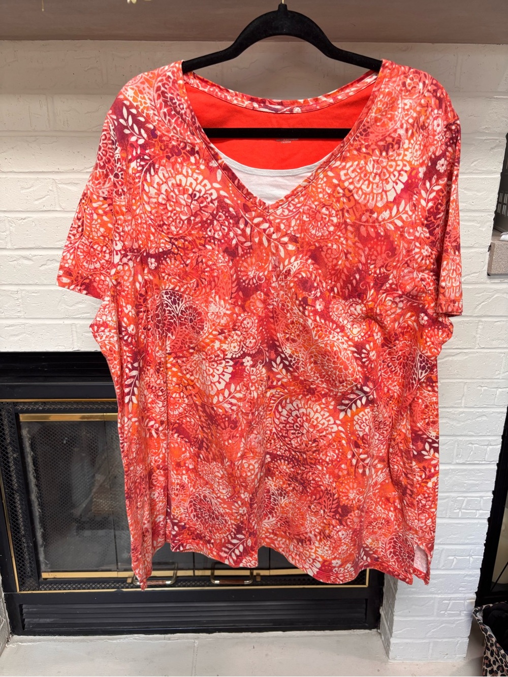 Catherines Coral-Red Floral V-Neck Short Sleeve Tee